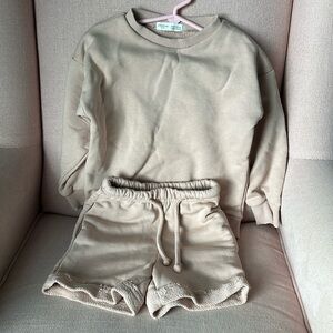 Girls 5T matching set of sweatshirt and shorts